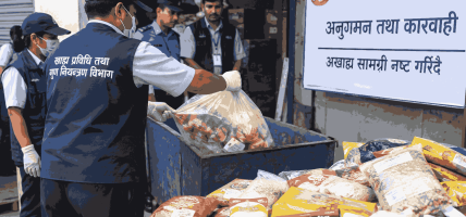 काठमाडौंका चार खाद्य उद्योगमाथि कारबाही, ४ लाखभन्दा बढीका अखाद्य सामग्री नष्ट