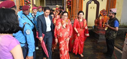 तीजको अवसरमा प्रथम महिला सविता पौडेलद्वारा पशुपतिनाथमा पूजाअर्चना