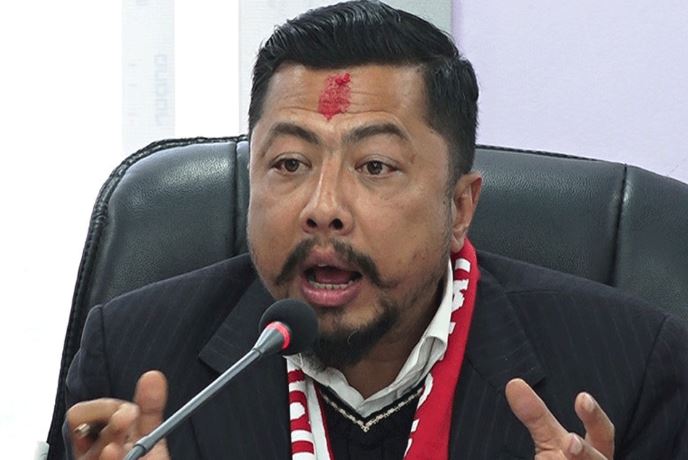 टनेलमा फसेकाहरुको पीडित परिवारलाई ऊर्जामन्त्री श्रेष्ठले भने– सरकार तपाइहरुसँगै छ