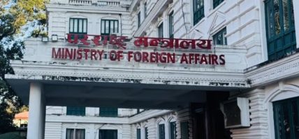 नेपालमा आएको बाढीबारे नेपाल र क्यानडाका परराष्ट्रमन्त्रीबीच टेलिफोन वार्ता
