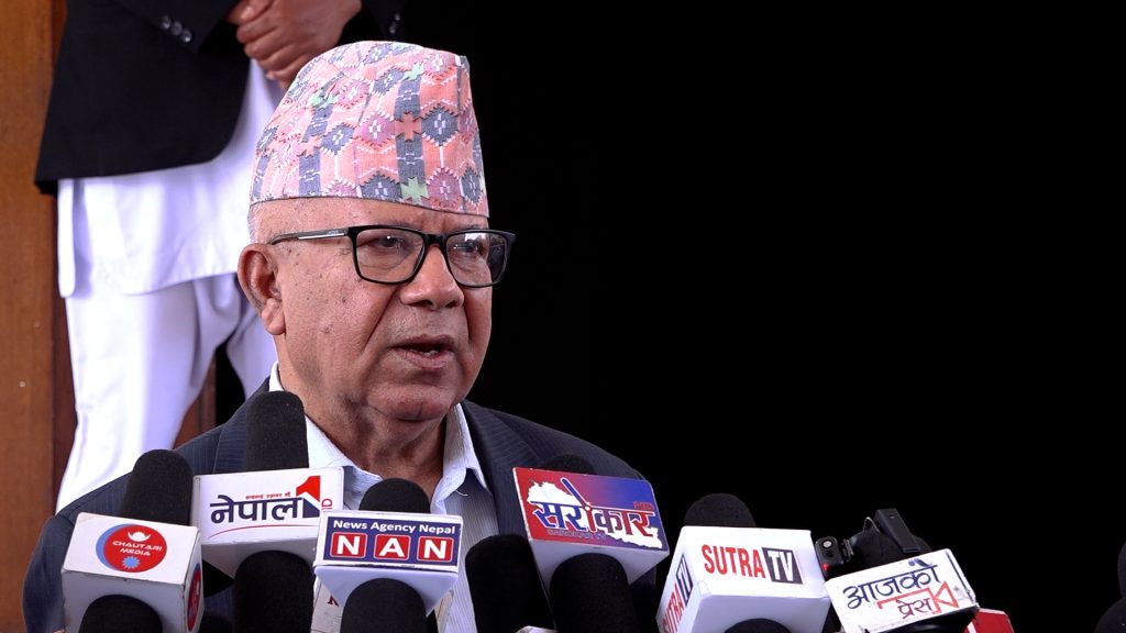 विपदबारे प्रधानमन्त्रीले नै सर्वदलीय बैठक बोलाउनुपर्छ : माधव नेपाल