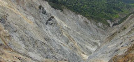 रामेछापको पीडा : घ्याप्चेको पहिरो, सदरमुकाम मन्थली समेत जोखिममा