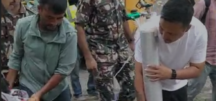 आलोचनाका बावजुद उद्धार कार्यमा फिल्डमै पुगे गृहमन्त्री गुरुङ