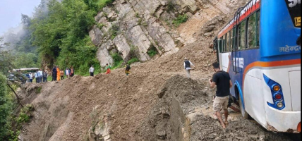 बाढी–पहिरोले देशभरका मुख्य सडक प्रभावित, रसुवाका सडकखण्ड पूर्ण रूपमा अवरुद्ध