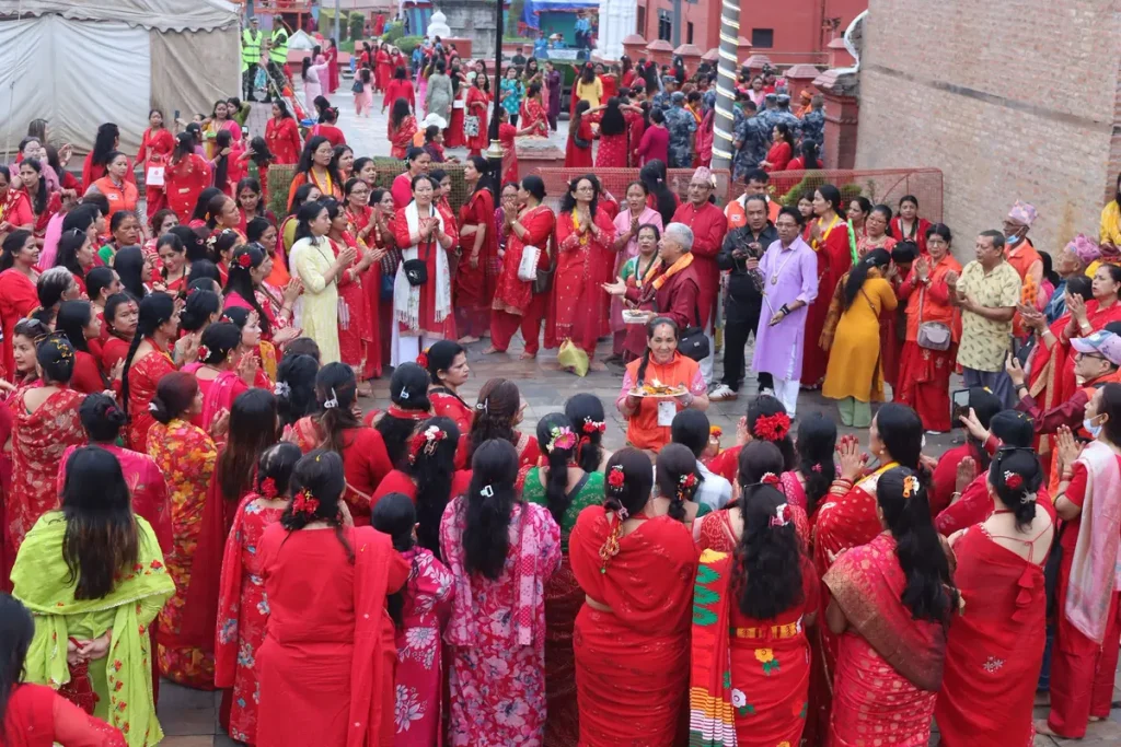 हरितालिका पर्व : पशुपति क्षेत्रमा बिहानैदेखि महिला व्रतालुको लाम