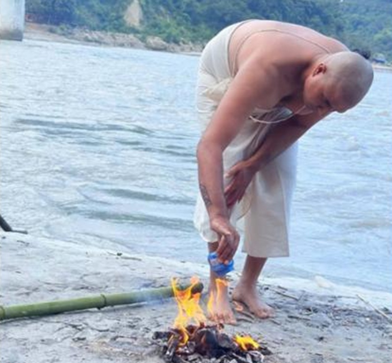 बाढीमा बेपत्ता चार जनाको कुशको शव बनाएर दाहसंस्कार