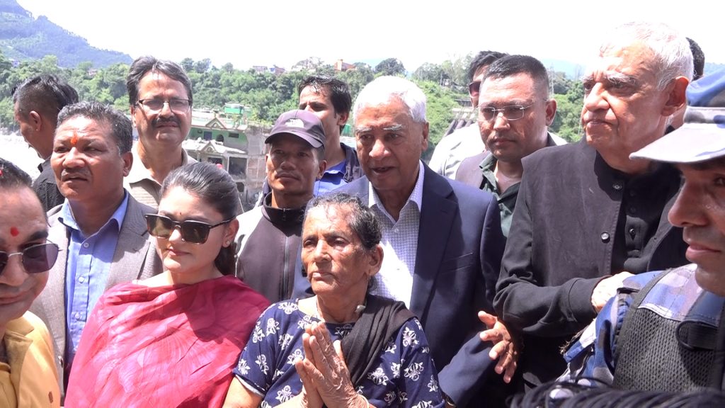 बाढी प्रभावित क्षेत्रको अवलोकनमा देउवा, सरकारलाई पुनस्र्थापनामा तदारुकता देखाउन आग्रह