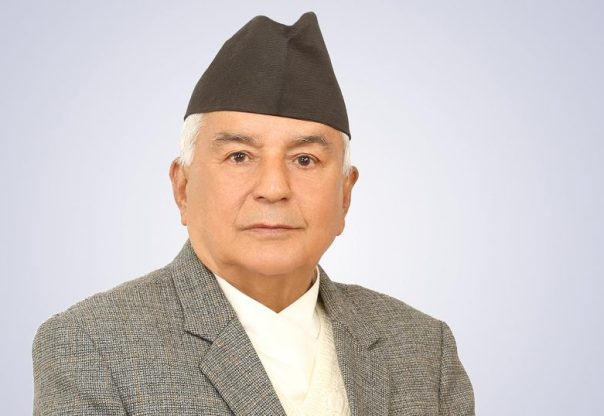 राष्ट्रपति पौडेलले गुरू पुरोहितबाट टीका ग्रहण गर्ने