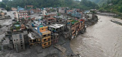 भक्तपुरका दुई वटा शैक्षिक संस्थाहरूद्वारा १०/१० लाख सहयोग