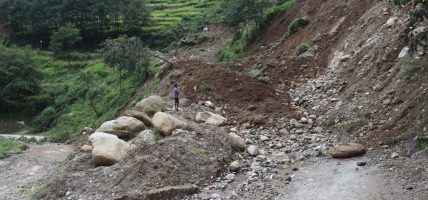 बाजुरामा पहिरोले सडक र विद्युत् अवरुद्धः जनजीवन प्रभावित