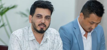 बाढी प्रभावित क्षेत्रका सडक सञ्जाल असोजभित्रै सञ्चालन हुन्छ : मन्त्री लम्साल