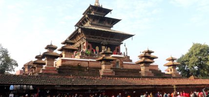 इन्द्रजात्रादेखि हनुमानढोका दरबार क्षेत्रका मन्दिरमा रात्रिकालीन बत्ती बालिने