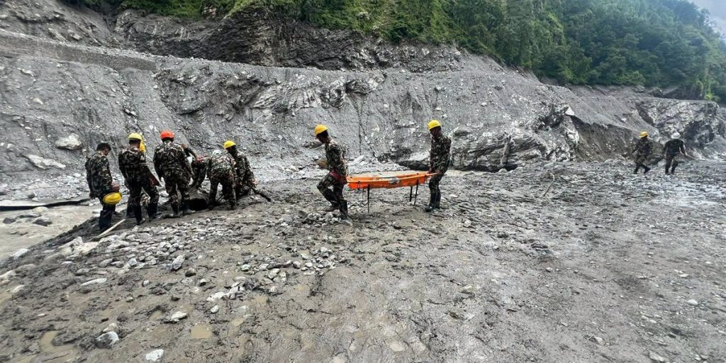 त्रिशूलीमा बाढी आउँदा सुरक्षाकर्मीले यसरी जोगाए ९२३ कैदीबन्दी