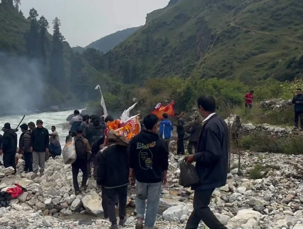 राज्यको खोजी कुर्दाकुर्दै : जुम्लाको माथिल्लो लोर्पा गाउँका १० जनाको सामूहिक दाहसंस्कार