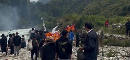 राज्यको खोजी कुर्दाकुर्दै : जुम्लाको माथिल्लो लोर्पा गाउँका १० जनाको सामूहिक दाहसंस्कार