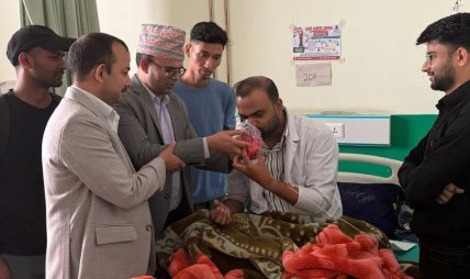 इन्टर्नको स्टाइपेन्ड माग आयोगको बैठकमा लैजाने सहमतिः हरिजनले तोडे अनशन इन्टर्नको स्टाइपेन्ड माग आयोगको बैठकमा लैजाने सहमतिः हरिजनले तोडे अनशन