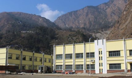 तातोपानी नाका नियमित सञ्चालनको माग, दुई दिनमा जम्मा १० कन्टेनर नेपाल भित्रिए
