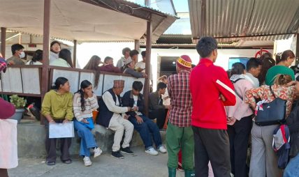 दसैँ बिदा सकिएपछि प्रशासनमा सेवाग्राहीको चाप दसैँ बिदा सकिएपछि प्रशासनमा सेवाग्राहीको चाप
