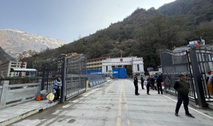 तातोपानी नाका नियमित संचालनमा ल्याउन व्यवसायीहरुको माग तातोपानी नाका नियमित संचालनमा ल्याउन व्यवसायीहरुको माग