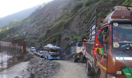 बिपी राजमार्ग : पुनर्निर्मित सडकबाटै आवागमन, दसैँमा थप सहज
