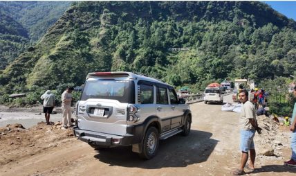 पुलको पहुँचमार्ग बन्योः १५ दिनपछि बागलुङमा सीधा यातायात सञ्चालन