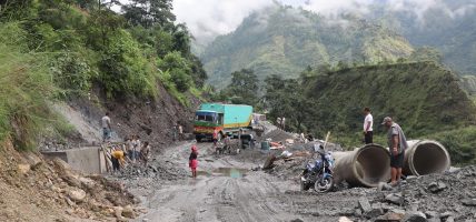 बेनी–जोमसोम सडक : पहिरो प्रभावित क्षेत्रमा स्तरोन्नति तीब्र