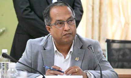 उद्योग क्षेत्रमा रहेका कानुनी तथा प्रक्रियागत अवरोध हटाउँछौँः मन्त्री साह