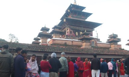 तलेजु भवानीको दर्शन गर्न भक्तपुरमा भक्तजनको ओइरो
