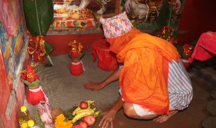 आश्विन शुक्ल प्रतिपदाः हनुमानढोकाको दसैँ घरमा विधिवत् घटस्थापना आश्विन शुक्ल प्रतिपदाः हनुमानढोकाको दसैँ घरमा विधिवत् घटस्थापना