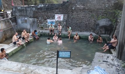 बेनी–जोमसोम सडक मर्मत गरिएपछि म्याग्दीमा पर्यटकको चहलपहल बढ्न थाल्यो