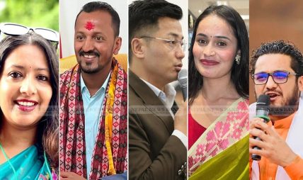 महाधिवेशनस्थलमा टोपीदेखि जुम्लाको स्याउ र कांग्रेसका पुस्तकसम्मको व्यापार महाधिवेशनस्थलमा टोपीदेखि जुम्लाको स्याउ र कांग्रेसका पुस्तकसम्मको व्यापार