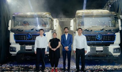 जगदम्बा मोटर्सले नेपाल भित्र्यायो स्याकम्यान X5000e इलेक्ट्रिक प्राइम मुभर र टिपर