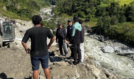 अवरुद्ध खाँदबारी–किमाथाङ्का सडक पुनः सञ्चालनमा अवरुद्ध खाँदबारी–किमाथाङ्का सडक पुनः सञ्चालनमा
