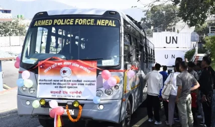 प्रहरीका निःशुल्क बस सेवाबाट तीन हजारभन्दा बढी यात्रु लाभान्वित प्रहरीका निःशुल्क बस सेवाबाट तीन हजारभन्दा बढी यात्रु लाभान्वित