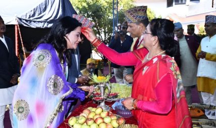 ‘शरद भवन’ मा सशस्त्र प्रहरी बलको टीका ‘शरद भवन’ मा सशस्त्र प्रहरी बलको टीका