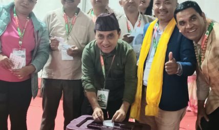 कांग्रेस महाधिवेशन : वरिष्ठ उपसभापति विश्वप्रकाश शर्माले गरे मतदान कांग्रेस महाधिवेशन : वरिष्ठ उपसभापति विश्वप्रकाश शर्माले गरे मतदान