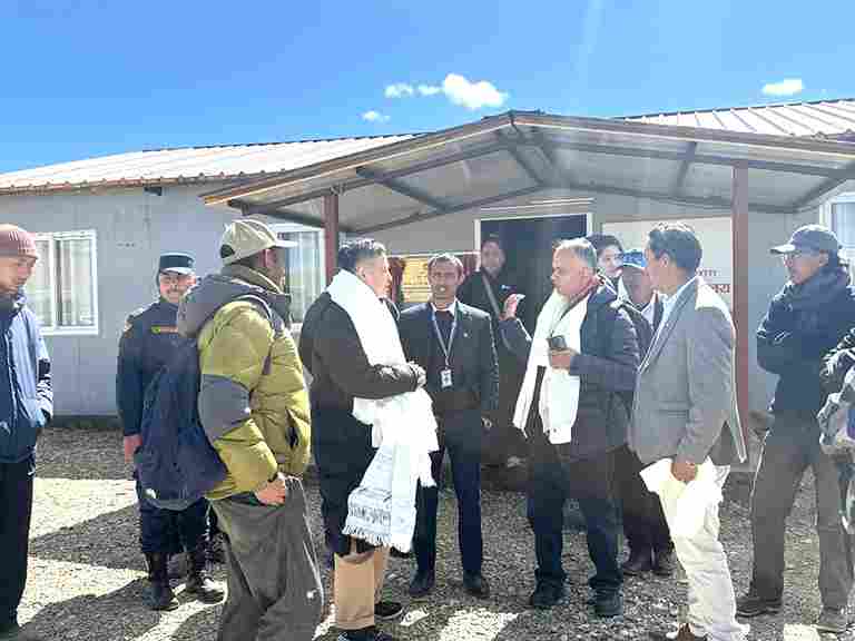 चिनियाँ राजदूत सात सदस्यीय टोलीसहित लोमान्थाङमा