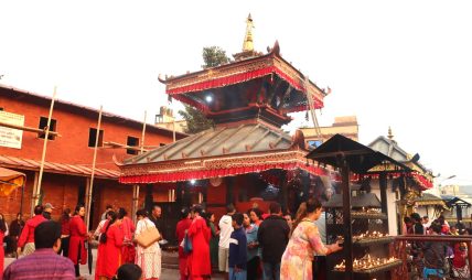 नवरात्रको आठौँ दिनः शक्तिपीठमा भक्तजनको घुइँचो