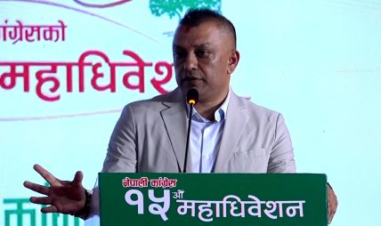 कांग्रेसभित्रको गुटबन्दी अन्त्य भएको घोषणा गर्दै गगन थापाले भने– ‘अब पार्टीको रेल अगाडि बढ्यो’ कांग्रेसभित्रको गुटबन्दी अन्त्य भएको घोषणा गर्दै गगन थापाले भने– ‘अब पार्टीको रेल अगाडि बढ्यो’