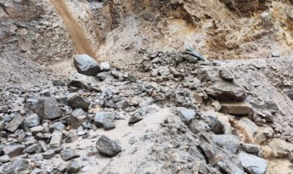 कर्णाली राजमार्ग अवरुद्ध, गगने खोलामा लगातार पहिरो कर्णाली राजमार्ग अवरुद्ध, गगने खोलामा लगातार पहिरो