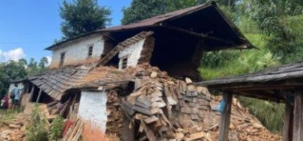 पर्वतमा बाढीपहिरोबाट तीन सय परिवार विस्थापित