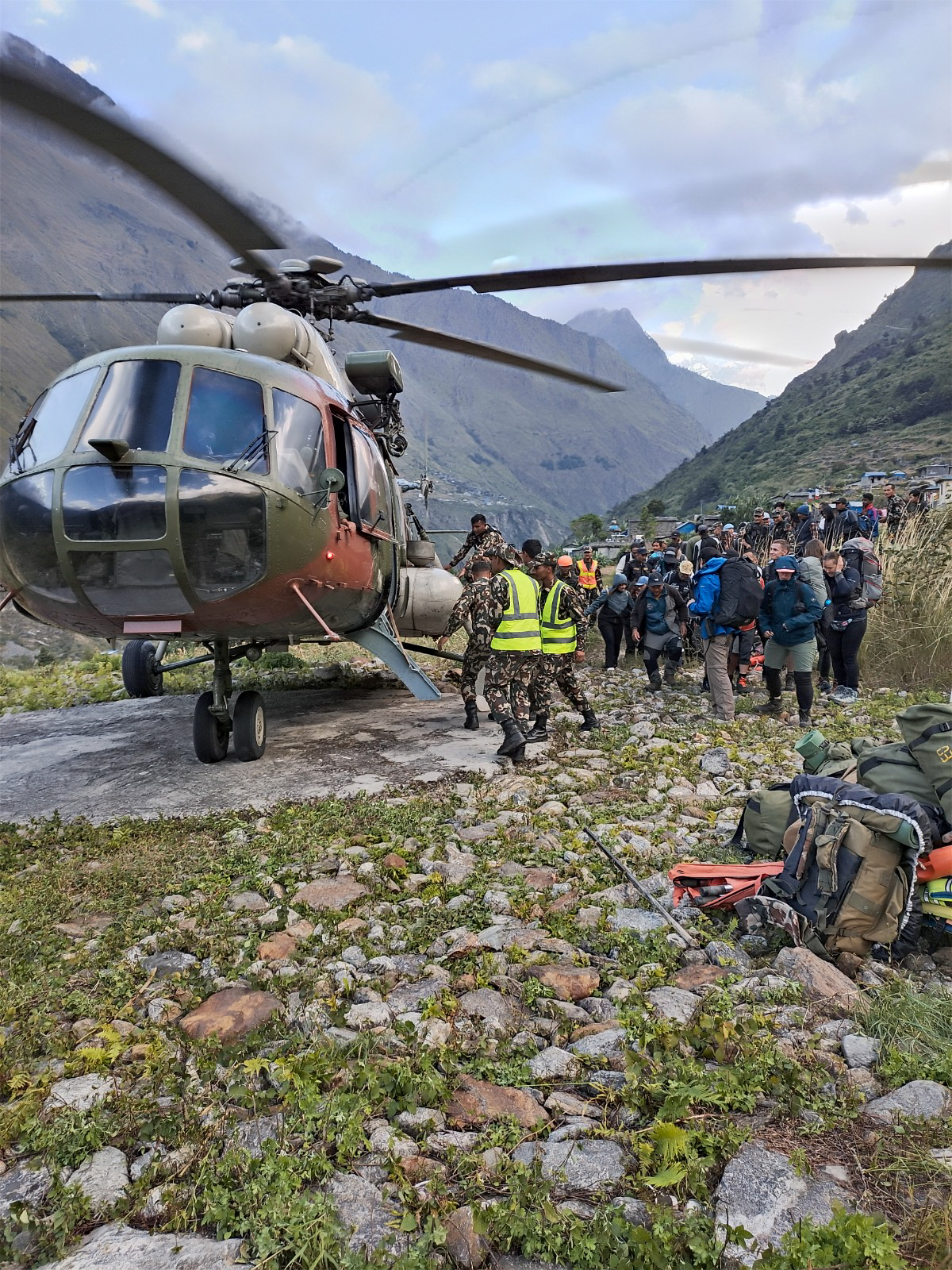 बुढीगण्डकी बाढी : ९५ जनाको उद्धार, नौ विदेशी नागरिकसहित ३५ जनालाई काठमाडौं ल्याइयो