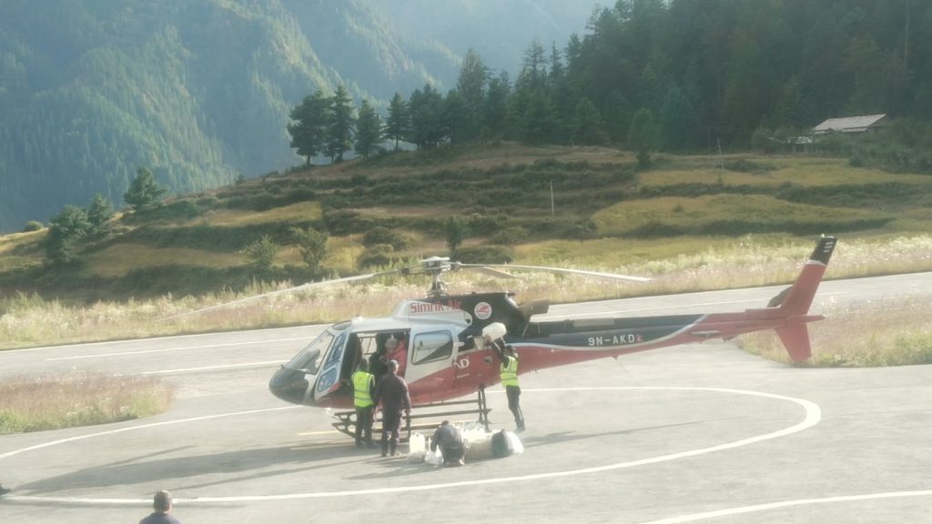 तीन जना विदेशी नागरिकको हेलिकप्टरमार्फत उद्वार