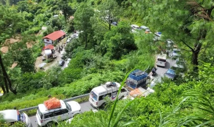 दसैँ बिदा सकिएसँगै हेटौँडामा चहलपहल बढ्दै दसैँ बिदा सकिएसँगै हेटौँडामा चहलपहल बढ्दै