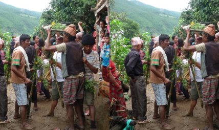 माझी समुदायले मनाउँछन् ‘पितरा पर्व’ १०४० माझी समुदायले मनाउँछन् ‘पितरा पर्व’ १०४०