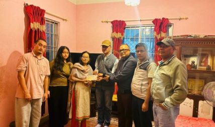 स्वर्गीय पत्रकार बसन्तप्रकाश उपाध्यायको परिवारलाई १२ लाख रुपैयाँभन्दा बढी सहयोग हस्तान्तरण स्वर्गीय पत्रकार बसन्तप्रकाश उपाध्यायको परिवारलाई १२ लाख रुपैयाँभन्दा बढी सहयोग हस्तान्तरण