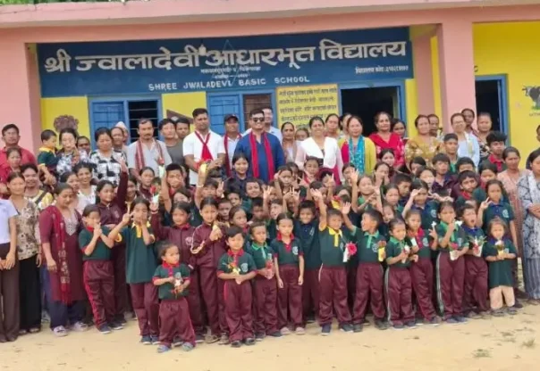 विद्यार्थीलाई पोशाक सहयोग विद्यार्थीलाई पोशाक सहयोग