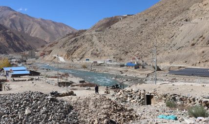 हिल्सा नाका बन्द हुँदा सीमा क्षेत्रका नेपाली प्रभावित हिल्सा नाका बन्द हुँदा सीमा क्षेत्रका नेपाली प्रभावित