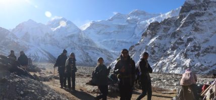 शरद ऋतुः ६९ देशका ६४८ आरोहीलाई हिमाल आरोहण अनुमति
