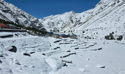 हिमपातले लिमी र हिल्सा सडक अवरुद्ध, हिउँ पन्छाउन स्थानीयको माग हिमपातले लिमी र हिल्सा सडक अवरुद्ध, हिउँ पन्छाउन स्थानीयको माग